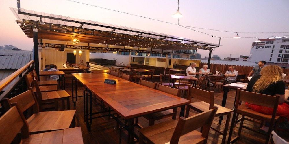 The Quay Boutique Hotel Пном Пен Екстериор снимка