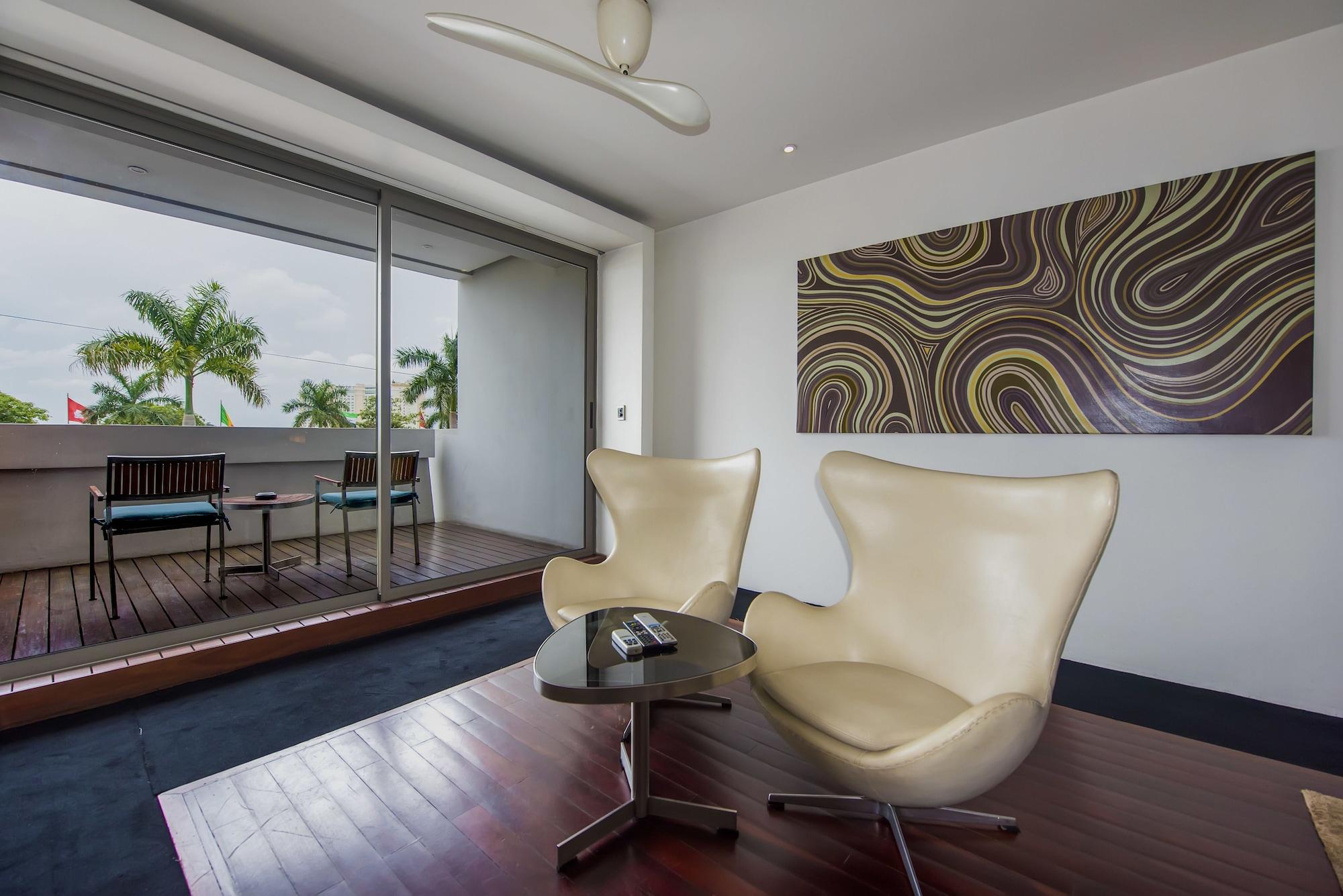 The Quay Boutique Hotel Пном Пен Екстериор снимка