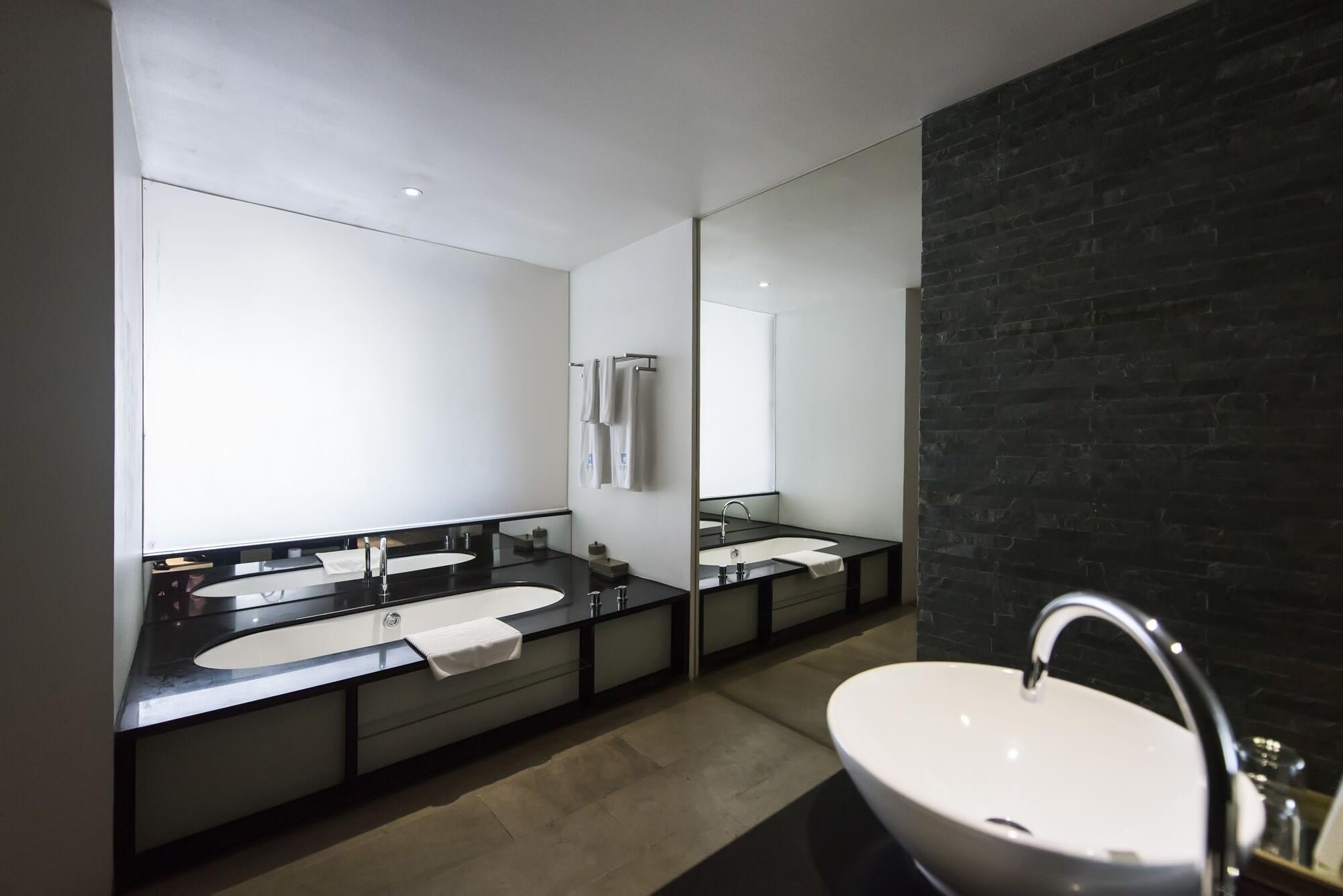 The Quay Boutique Hotel Пном Пен Екстериор снимка