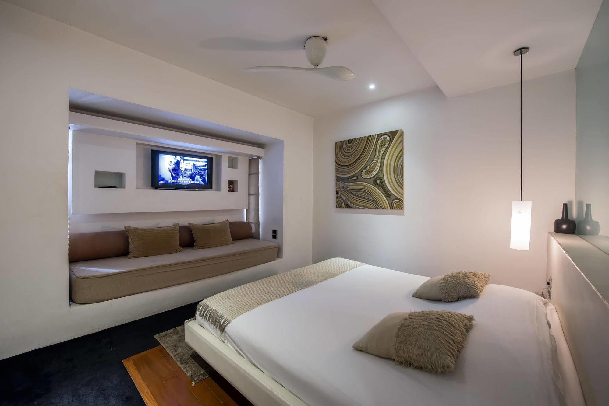 The Quay Boutique Hotel Пном Пен Екстериор снимка