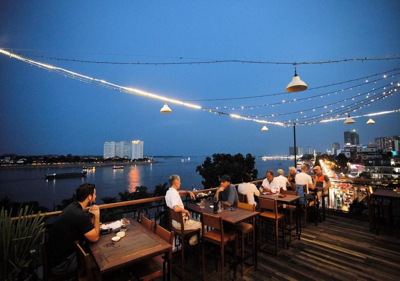 The Quay Boutique Hotel Пном Пен Екстериор снимка