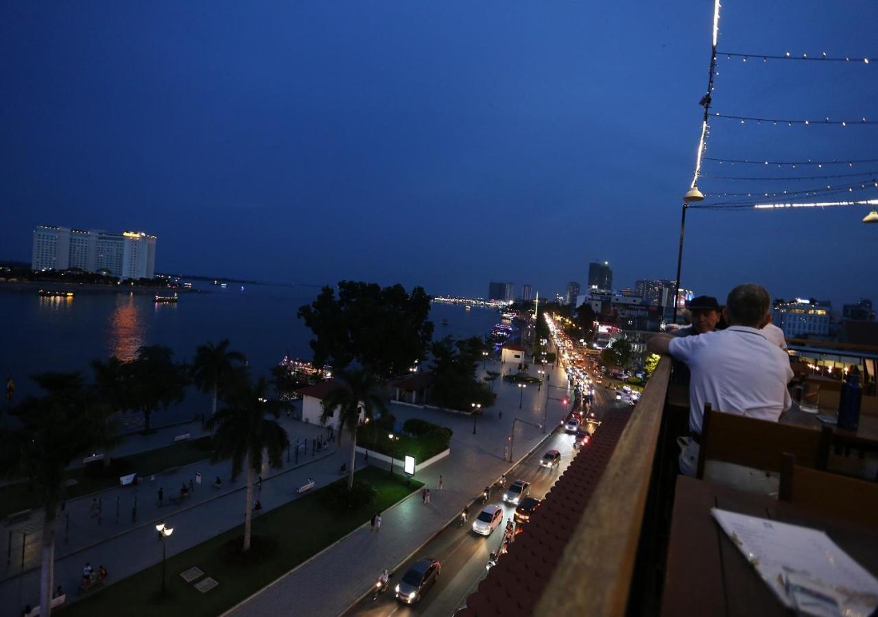 The Quay Boutique Hotel Пном Пен Екстериор снимка